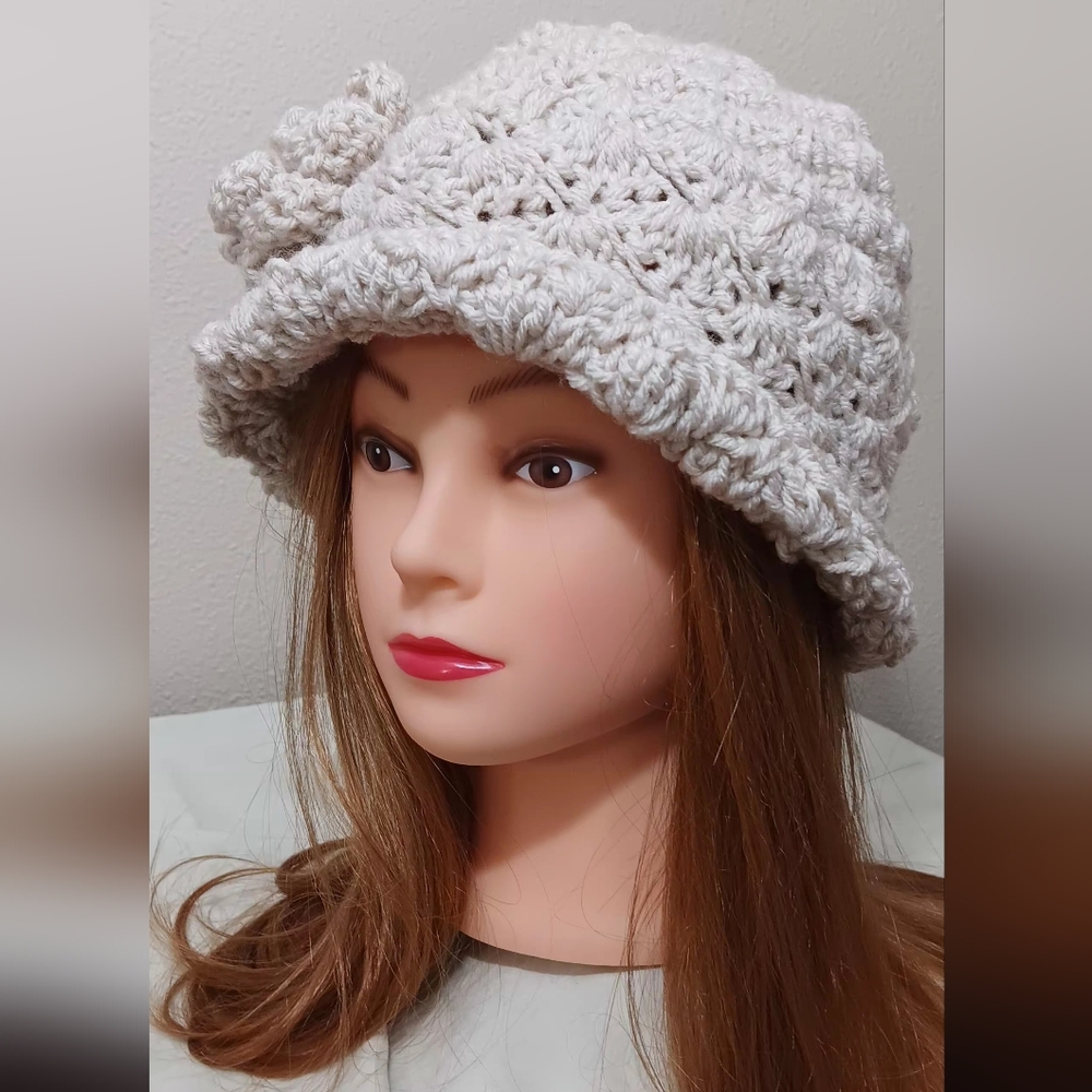 Hand Crochet Bucket Hat in Soft Cream